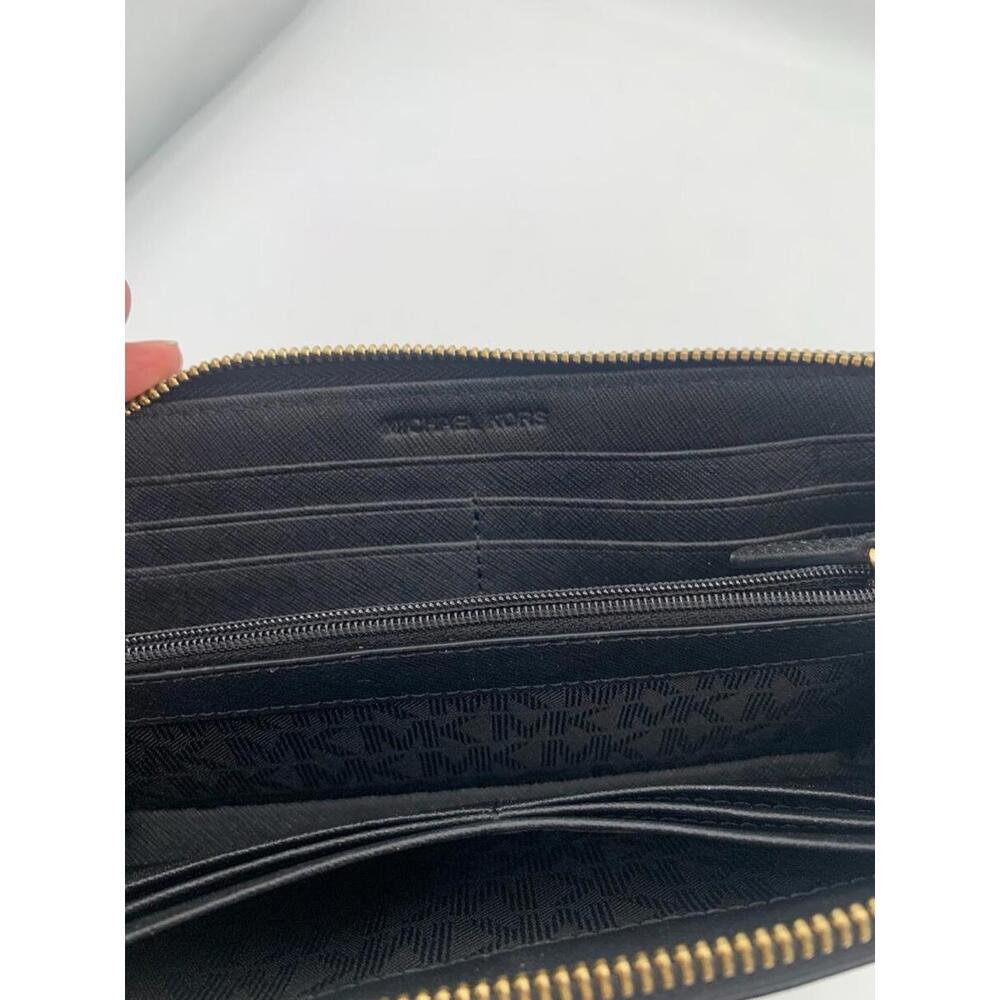 Michael Kors Wallet - Picture 4 of 6